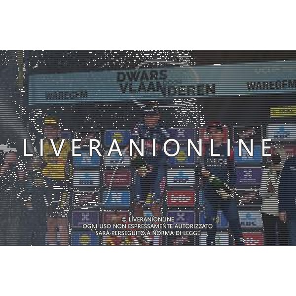 30-03-2022 Dwars Door Vlaanderen; 2022, Alpecin - Fenix; 2022, Jumbo - Visma; 2022, Ineos - Grenadiers; Van Der Poel, Mathieu; Benoot, Tiesj; Pidcock, Thomas; Waregem; ©SIROTTI/AGENZIA ALDO LIVERANI SAS
