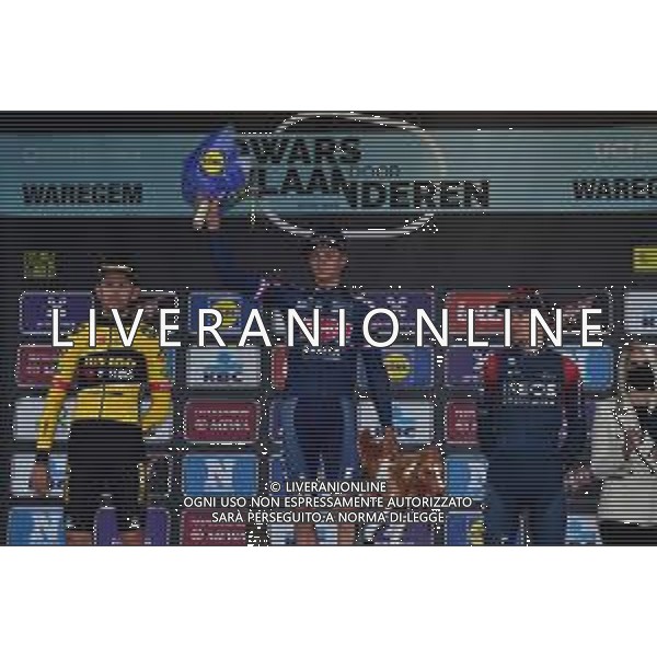 30-03-2022 Dwars Door Vlaanderen; 2022, Alpecin - Fenix; 2022, Jumbo - Visma; 2022, Ineos - Grenadiers; Van Der Poel, Mathieu; Benoot, Tiesj; Pidcock, Thomas; Waregem; ©SIROTTI/AGENZIA ALDO LIVERANI SAS