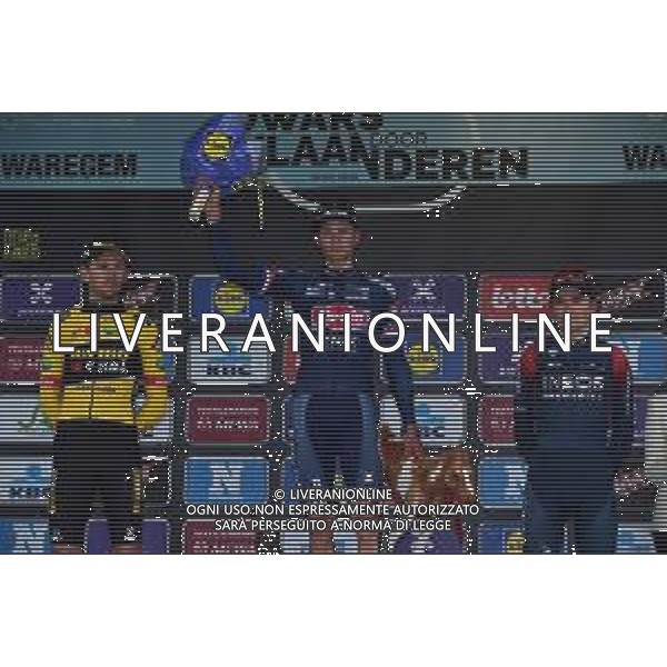 30-03-2022 Dwars Door Vlaanderen; 2022, Alpecin - Fenix; 2022, Jumbo - Visma; 2022, Ineos - Grenadiers; Van Der Poel, Mathieu; Benoot, Tiesj; Pidcock, Thomas; Waregem; ©SIROTTI/AGENZIA ALDO LIVERANI SAS