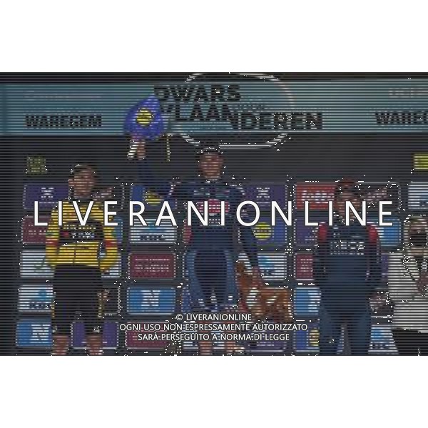 30-03-2022 Dwars Door Vlaanderen; 2022, Alpecin - Fenix; 2022, Jumbo - Visma; 2022, Ineos - Grenadiers; Van Der Poel, Mathieu; Benoot, Tiesj; Pidcock, Thomas; Waregem; ©SIROTTI/AGENZIA ALDO LIVERANI SAS