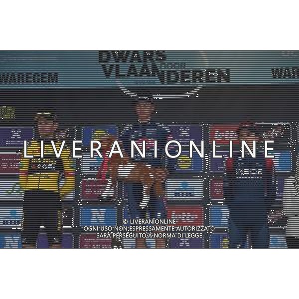 30-03-2022 Dwars Door Vlaanderen; 2022, Alpecin - Fenix; 2022, Jumbo - Visma; 2022, Ineos - Grenadiers; Van Der Poel, Mathieu; Benoot, Tiesj; Pidcock, Thomas; Waregem; ©SIROTTI/AGENZIA ALDO LIVERANI SAS