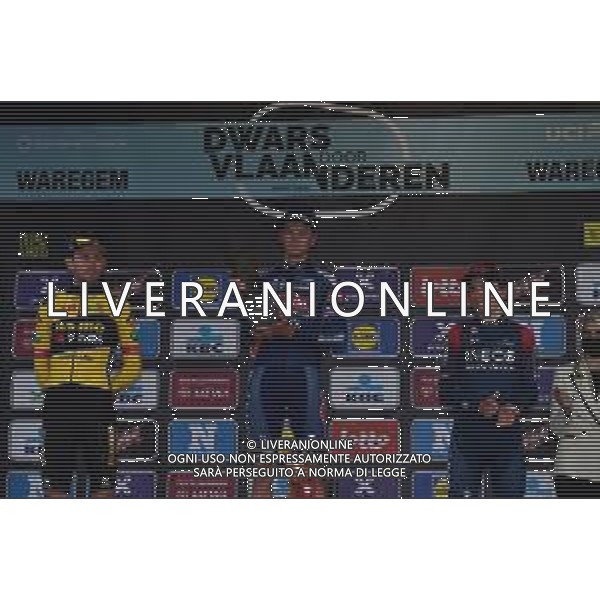 30-03-2022 Dwars Door Vlaanderen; 2022, Alpecin - Fenix; 2022, Jumbo - Visma; 2022, Ineos - Grenadiers; Van Der Poel, Mathieu; Benoot, Tiesj; Pidcock, Thomas; Waregem; ©SIROTTI/AGENZIA ALDO LIVERANI SAS