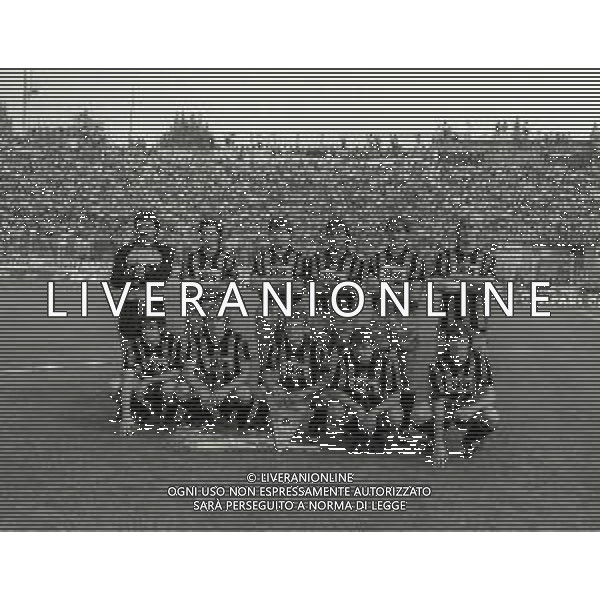 1984-1985 FORMAZIONE ATALANTA CALCIO NELLA FOTO LA FORMAZIONE DELL\'ATALANTA CALCIO DA SIN IN PIEDI MIRKO BENEVELLI-MARINO MAGRIN-ROBERTO SOLDA\'CARMINE GENTILE-MARCO PACIONE-GLEN PETER STROMBERG SED DA SIN ROBERTO DONADONI-ANDREA AGOSTINELLI-EUGENIO PERICO-GIORGIO MAGNOCAVALLO E CARLO OSTI AG ALDO LIVERANI SAS