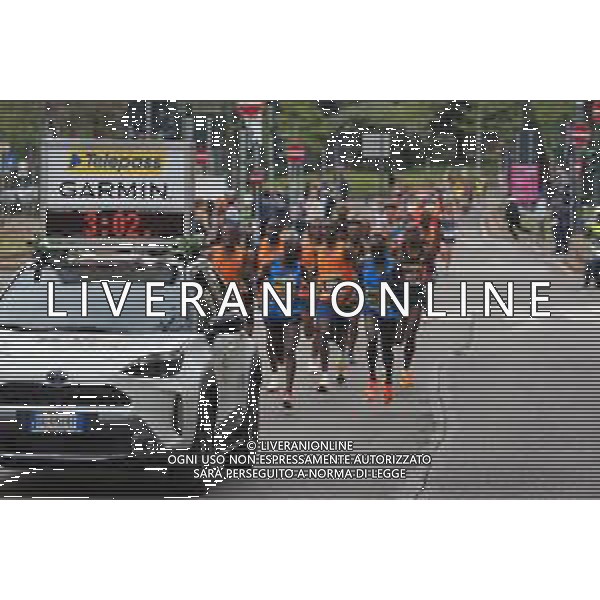 Savino Paolella/LMedia - Milano Marathon 2022 - Marathon April 03 2022 - Milano Milano, Italy Milano Marathon 2022 Photo showing: Milano Marathon 2022 just started @Savino Paolella/LiveMedia AG ALDO LIVERANI SAS