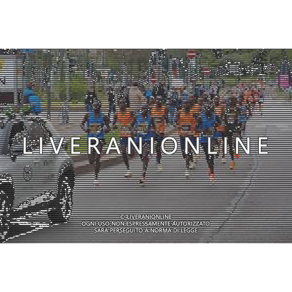 Savino Paolella/LMedia - Milano Marathon 2022 - Marathon April 03 2022 - Milano Milano, Italy Milano Marathon 2022 Photo showing: Milano Marathon 2022 just started @Savino Paolella/LiveMedia AG ALDO LIVERANI SAS