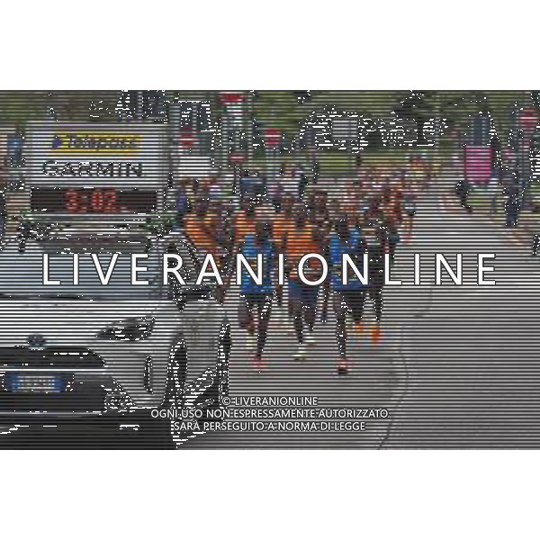 Savino Paolella/LMedia - Milano Marathon 2022 - Marathon April 03 2022 - Milano Milano, Italy Milano Marathon 2022 Photo showing: Milano Marathon 2022 just started @Savino Paolella/LiveMedia AG ALDO LIVERANI SAS