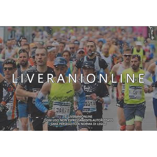 Savino Paolella/LMedia - Milano Marathon 2022 - Marathon April 03 2022 - Milano Milano, Italy Milano Marathon 2022 Photo showing: Milano Marathon 2022, the crowd runners @Savino Paolella/LiveMedia AG ALDO LIVERANI SAS