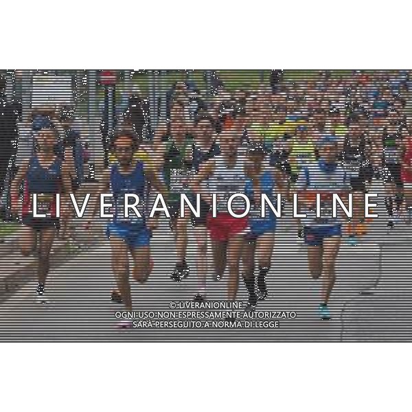 Savino Paolella/LMedia - Milano Marathon 2022 - Marathon April 03 2022 - Milano Milano, Italy Milano Marathon 2022 Photo showing: Milano Marathon 2022, the crowd runners @Savino Paolella/LiveMedia AG ALDO LIVERANI SAS