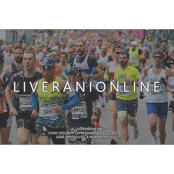 Savino Paolella/LMedia - Milano Marathon 2022 - Marathon April 03 2022 - Milano Milano, Italy Milano Marathon 2022 Photo showing: Milano Marathon 2022, the crowd runners @Savino Paolella/LiveMedia AG ALDO LIVERANI SAS