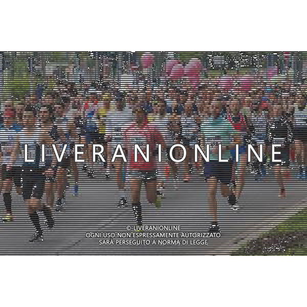 Savino Paolella/LMedia - Milano Marathon 2022 - Marathon April 03 2022 - Milano Milano, Italy Milano Marathon 2022 Photo showing: Milano Marathon 2022, the crowd runners @Savino Paolella/LiveMedia AG ALDO LIVERANI SAS