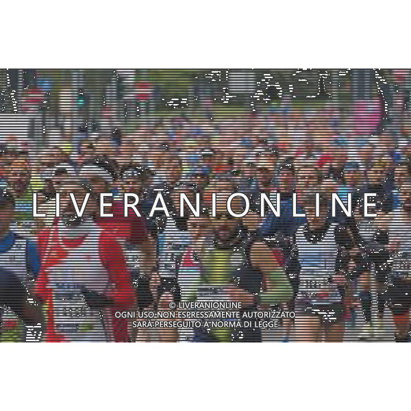 Savino Paolella/LMedia - Milano Marathon 2022 - Marathon April 03 2022 - Milano Milano, Italy Milano Marathon 2022 Photo showing: Milano Marathon 2022, the crowd runners @Savino Paolella/LiveMedia AG ALDO LIVERANI SAS