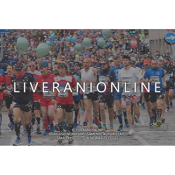 Savino Paolella/LMedia - Milano Marathon 2022 - Marathon April 03 2022 - Milano Milano, Italy Milano Marathon 2022 Photo showing: Milano Marathon 2022, the crowd runners @Savino Paolella/LiveMedia AG ALDO LIVERANI SAS