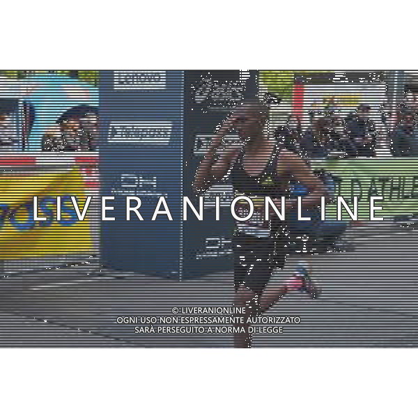 Savino Paolella/LMedia - Milano Marathon 2022 - Marathon April 03 2022 - Milano Milano, Italy Milano Marathon 2022 Photo showing: Simbu, third arrived at the Milano Marathon 2022 @Savino Paolella/LiveMedia AG ALDO LIVERANI SAS