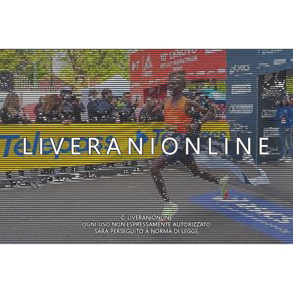 Savino Paolella/LMedia - Milano Marathon 2022 - Marathon April 03 2022 - Milano Milano, Italy Milano Marathon 2022 Photo showing: Kipruto wins the Milano Marathon 2022 with 2:05:05 @Savino Paolella/LiveMedia AG ALDO LIVERANI SAS