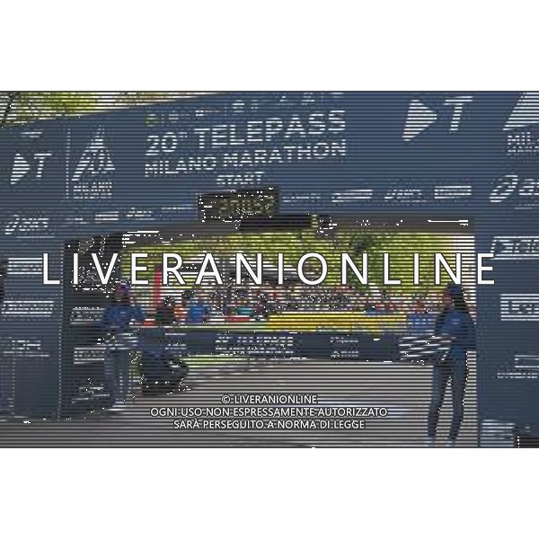 Savino Paolella/LMedia - Milano Marathon 2022 - Marathon April 03 2022 - Milano Milano, Italy Milano Marathon 2022 Photo showing: milano marathon 2022 finish line @Savino Paolella/LiveMedia