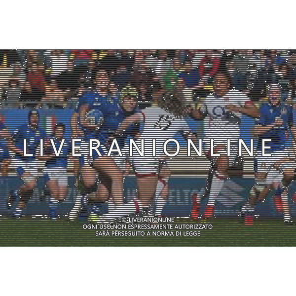 Alessio Tarpini/LMedia - Women Six Nations 2022 - Italy vs England - Rugby Six Nations match April 03 2022 - Sergio Lanfranchi stadium Parma, Italy Women Six Nations 2022 - Italy vs England Photo showing: ellie kldunne (england) and beatrice rigoni (italy) @Alessio Tarpini/LiveMedia AG ALDO LIVERANI SAS