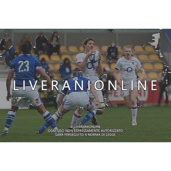 Alessio Tarpini/LMedia - Women Six Nations 2022 - Italy vs England - Rugby Six Nations match April 03 2022 - Sergio Lanfranchi stadium Parma, Italy Women Six Nations 2022 - Italy vs England Photo showing: lydia thompson (england) and elisa giordano (italy) @Alessio Tarpini/LiveMedia AG ALDO LIVERANI SAS