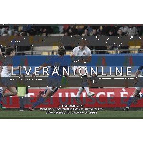 Alessio Tarpini/LMedia - Women Six Nations 2022 - Italy vs England - Rugby Six Nations match April 03 2022 - Sergio Lanfranchi stadium Parma, Italy Women Six Nations 2022 - Italy vs England Photo showing: emily scarratt (england) and veronia madia (iktaly) @Alessio Tarpini/LiveMedia AG ALDO LIVERANI SAS