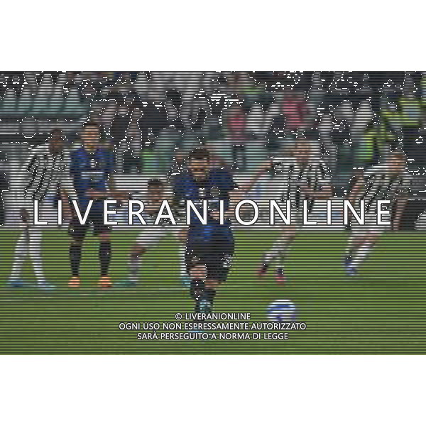 Torino 03.04.2022 Stadio Allianz Stadium ©Alessandro Falzone/Agenzia Aldo Liverani Juventus vs Inter Serie A Tim 2021/2022 Nella foto : GOL DI HAKAN CALHANOGLU