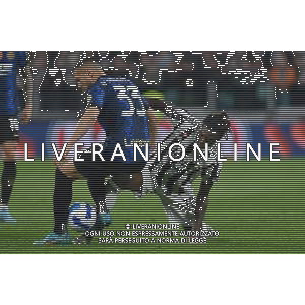 Torino 03.04.2022 Stadio Allianz Stadium ©Alessandro Falzone/Agenzia Aldo Liverani Juventus vs Inter Serie A Tim 2021/2022 Nella foto : Moise Kean-Danilo D\'Ambrosio