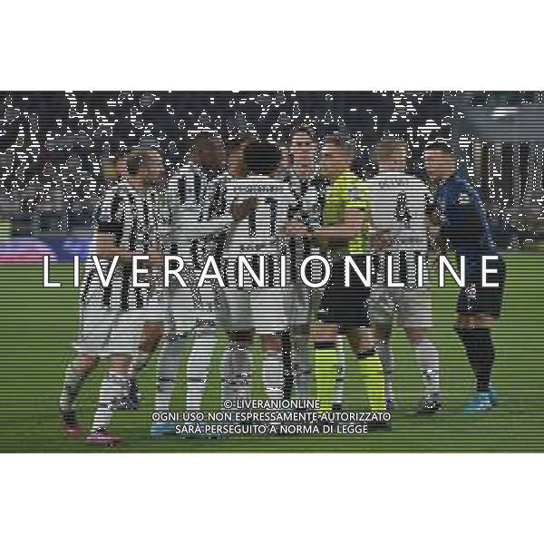Torino 03.04.2022 Stadio Allianz Stadium ©Alessandro Falzone/Agenzia Aldo Liverani Juventus vs Inter Serie A Tim 2021/2022 Nella foto : Massimiliano Irrati concede la ripetizione del rigore con proteste Juventine