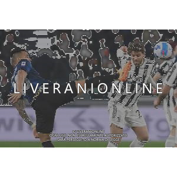 Torino 03.04.2022 Stadio Allianz Stadium ©Alessandro Falzone/Agenzia Aldo Liverani Juventus vs Inter Serie A Tim 2021/2022 Nella foto : Fallo di Lautaro Martinez su Manuel Locatelli ©FALZONE/AGENZIA ALDO LIVERANI SAS