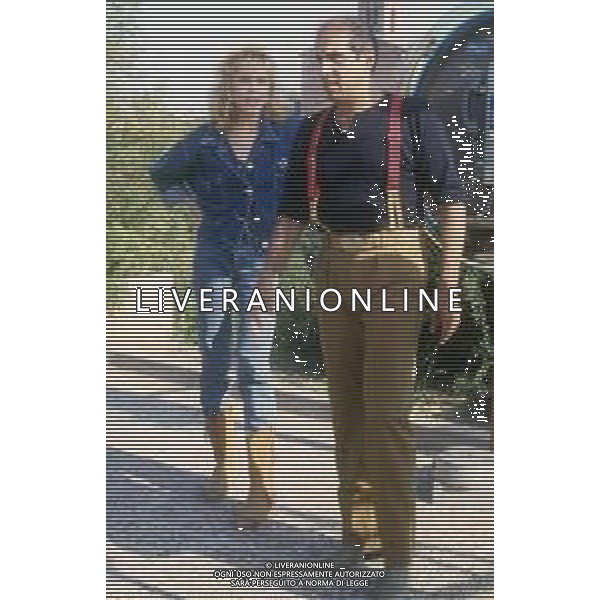RETROSPETTIVA ADRIANO CELENTANO ATTORE CANTANTE  NELLA FOTO ADRIANO CELENTANO CON DEBRA FEUER NELL\'ANNO 1984 A ROMA SUL SET DEL FILM “IL BURBERO“ AG ALDO LIVERANI SAS 