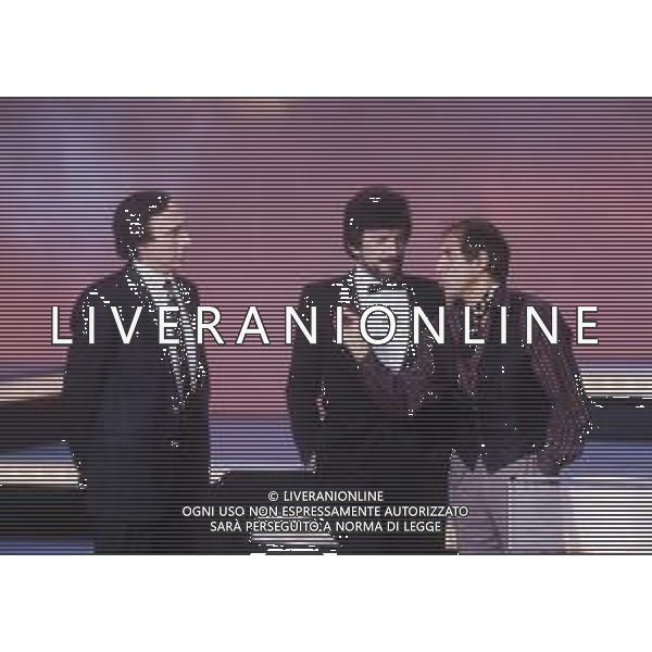 RETROSPETTIVA ADRIANO CELENTANO ATTORE CANTANTE  NELLA FOTO ADRIANO CELENTANO NELLA TRASMISSIONE TELEVISIVA “FANTASTICO 6“ CON GIGI PROIETTI E PIPPO BAUDO AG ALDO LIVERANI SAS 