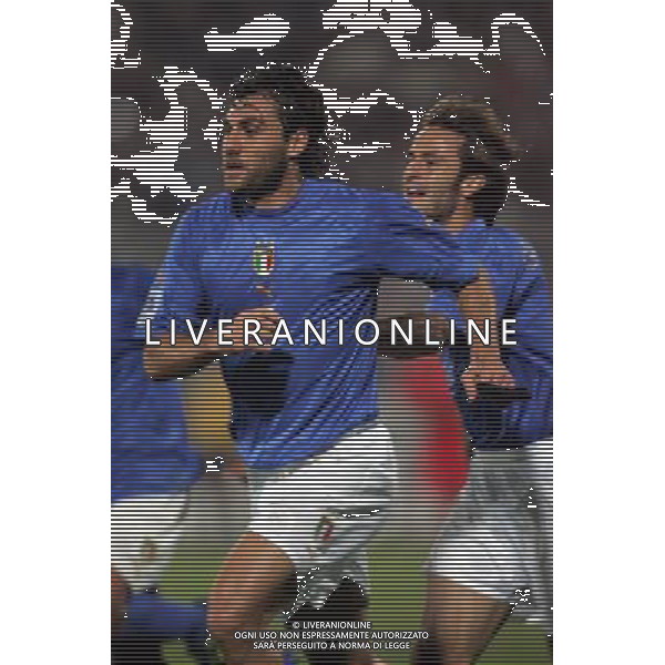 LECCE 12/10/2005 ITALIA MOLDOVA NELLA FOTO ESULTANZA DELL\' ITALIA DOPO IL GOL DI VIERI FOTO AG ALDO LIVERANI