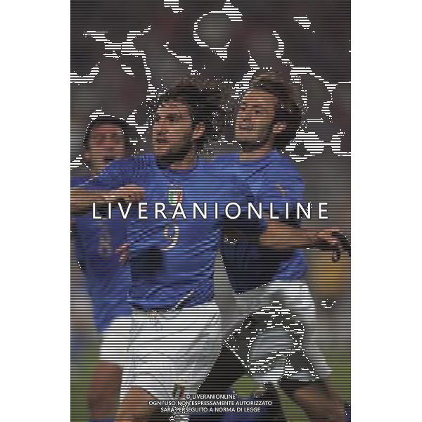 LECCE 12/10/2005 ITALIA MOLDOVA NELLA FOTO ESULTANZA DELL\' ITALIA DOPO IL GOL DI VIERI FOTO AG ALDO LIVERANI