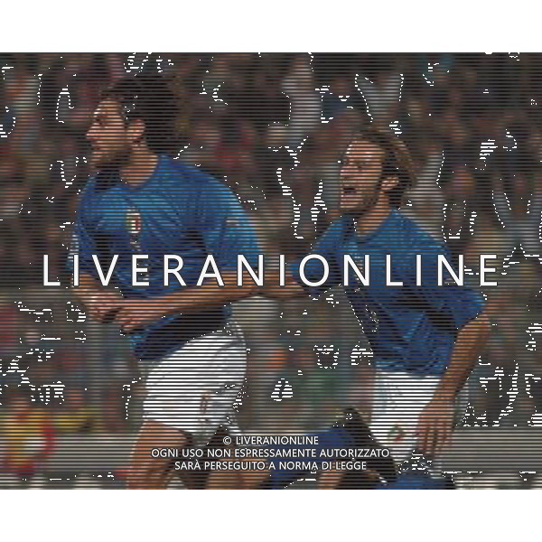 LECCE 12/10/2005 ITALIA-MOLDOVA NELLA FOTO VIERI E GILARDINO ESULTANO FOTO AG ALDO LIVERANI