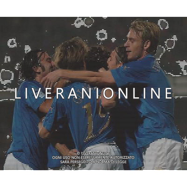 LECCE 12/10/2005 ITALIA-MOLDOVA NELLA FOTO ESULTANZA DELL\' ITALIA FOTO AG ALDO LIVERANI