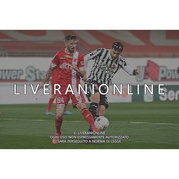 ¬© TVRG Eric Botteghin (Ascoli) scalcia da dietro in area Patrick Ciurria (Monza) e l\'arbitro fischia il rigore Monza vs Ascoli Campionato Serie BKT - 33a giornata Monza 06-04-2022 U-Power Stadium foto Roberto Garavaglia/ag. Aldo Liverani sas/AGENZIA ALDO LIVERANI SAS