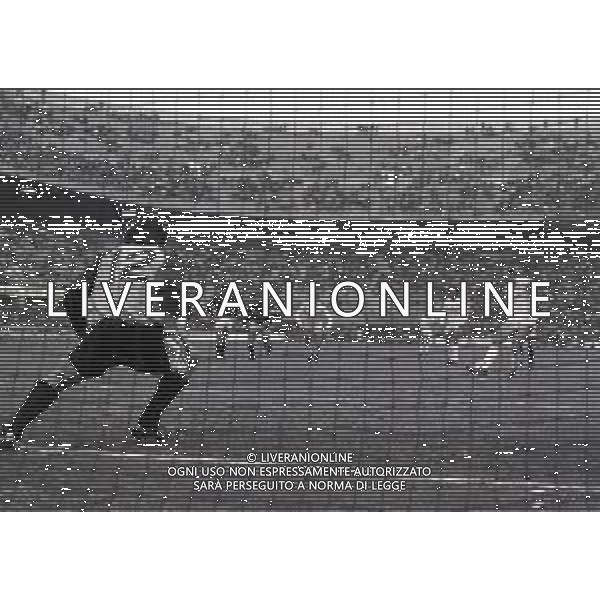 13-11-1983 MILANO STADIO MEAZZA AMICHEVOLE MILAN REAL MADRID 3-1 NELLA FOTO RIGORE John Metgod AG ALDO LIVERANI SAS