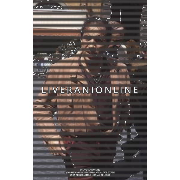 RETROSPETTIVA ADRIANO CELENTANO ATTORE CANTANTE  NELLA FOTO ADRIANO CELENTANO NELL\'ANNO 1985 SUL SET DEL FILM“ JOAN LUI“ A ROMA AG ALDO LIVERANI SAS 