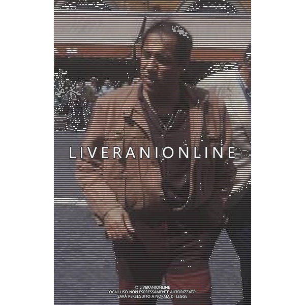 RETROSPETTIVA ADRIANO CELENTANO ATTORE CANTANTE  NELLA FOTO ADRIANO CELENTANO NELL\'ANNO 1985 SUL SET DEL FILM“ JOAN LUI“ A ROMA AG ALDO LIVERANI SAS 