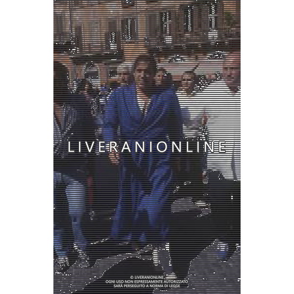 RETROSPETTIVA ADRIANO CELENTANO ATTORE CANTANTE  NELLA FOTO ADRIANO CELENTANO NELL\'ANNO 1985 SUL SET DEL FILM“ JOAN LUI“ A ROMA AG ALDO LIVERANI SAS 