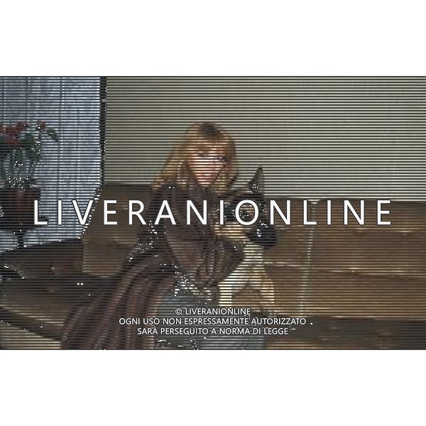 RETROSPETTIVA AMANDA LEAR CANTANTE NELLA FOTO ALLA PELLICCERIA MORETTI DI MILANO NEL 1981 ©Archivio Giovanni Liverani/AGENZIA ALDO LIVERANI SAS