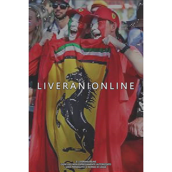 Circuit atmosphere - Ferrari fans. 09.04.2022. Formula 1 World Championship, Rd 3, Australian Grand Prix, Albert Park, Melbourne, Australia, Qualifying Day. - www.xpbimages.com, EMail: requests@xpbimages.com © Copyright: Coates / XPB Images/AGENZIA ALDO LIVERANI SAS - ITALY ONLY EDITORIAL USE ONLY