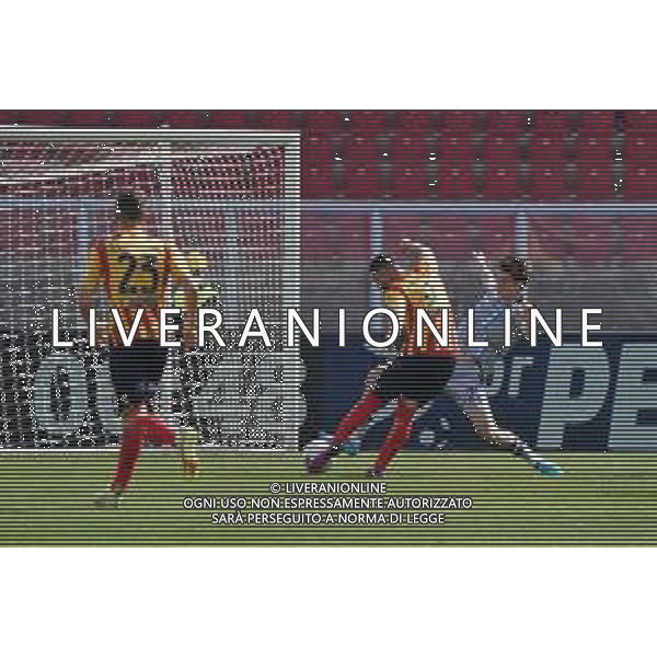 Emmanuele Mastrodonato/LMedia - US Lecce vs SPAL - Italian soccer Serie B match 2021/2022 April 09 2022 - Stadio Via del Mare Lecce, Italy US Lecce vs SPAL Photo showing: Massimo Coda (US Lecce) @Emmanuele Mastrodonato/LiveMedia /AGENZIA ALDO LIVERANI SAS
