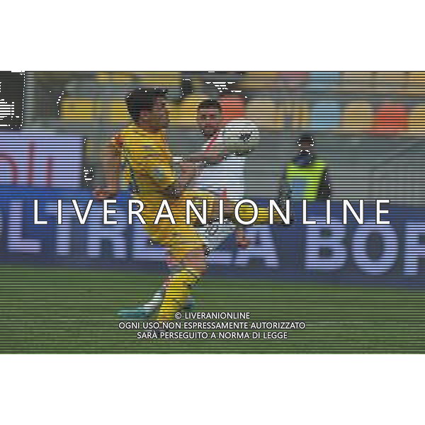 Frosinone vs Cremonese Campionato Serie B - 34 Giornata Stadio Benito Stirpe - Frosinone 09-04-2022 nella foto Brighenti contrasta il tiro di Buonaiuto ©Federico Gaetano/AGENZIA ALDO LIVERANI SAS