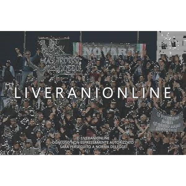 9-4-2022. Cagliari Calcio - Juventus F:C. 32° giornata Serie A 2021/2022. Italia, Sardegna, Cagliari, stadio Unipol Domus. Salvatore Moi/Aldo Liverani s.a.s.. Nella foto: Tifosi della Juventus, in trasferta nel settore ospiti dello stadio Unipol Domus di Cagliari ©MOI/AGENZIA ALDO LIVERANI SAS