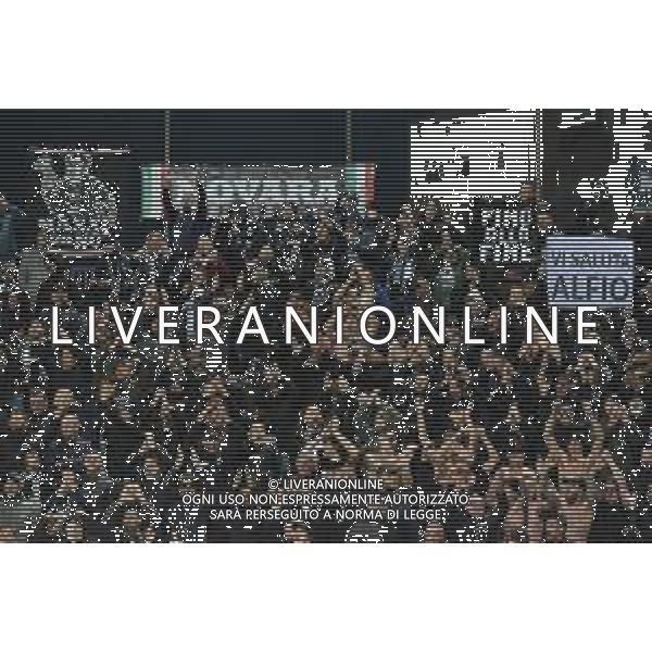 9-4-2022. Cagliari Calcio - Juventus F:C. 32° giornata Serie A 2021/2022. Italia, Sardegna, Cagliari, stadio Unipol Domus. Salvatore Moi/Aldo Liverani s.a.s.. Nella foto: Tifosi della Juventus, in trasferta nel settore ospiti dello stadio Unipol Domus di Cagliari ©MOI/AGENZIA ALDO LIVERANI SAS