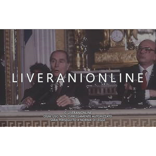 RETROSPETTIVA BETTINO CRAXI POLITICO NELLA FOTO BETTINO CRAXI NELL\'INCONTRO CON FRANCOIS MITTERAND A MILANO NELL\'ANNO 1984 AG ALDO LIVERANI SAS