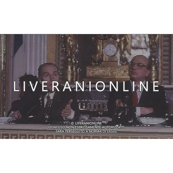 RETROSPETTIVA BETTINO CRAXI POLITICO NELLA FOTO BETTINO CRAXI NELL\'INCONTRO CON FRANCOIS MITTERAND A MILANO NELL\'ANNO 1984 AG ALDO LIVERANI SAS