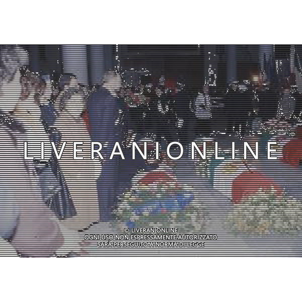 DICEMBRE 1983 NERVI-AUTOSTRADA LA SPEZIA-GENOVA UN PULMANN DI MILITARI DELLA MARINA ITALIANA CADE DAL VIADOTTO CASTAGNA I MARINAI ANDAVANO AD ASSISTERE ALLA PARTITA JUVENTUS-INTER 35 MORTI E 3 SOPRAVISSUTI NELLA FOTO I FUNERALI DEI 35 MARINAI MORTI NELLO SCHIANTO SUL VIADOTTO CASTAGNA AG ALDO LIVERANI SAS