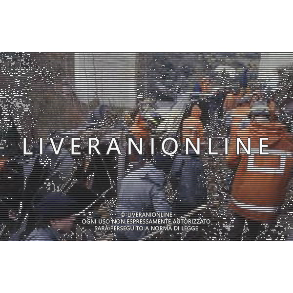 18-12-1983 NERVI-AUTOSTRADA LA SPEZIA-GENOVA UN PULMANN DI MILITARI DELLA MARINA ITALIANA CADE DAL VIADOTTO CASTAGNA I MARINAI ANDAVANO AD ASSISTERE ALLA PARTITA JUVENTUS-INTER 35 MORTI E 3 SOPRAVISSUTI NELLA FOTO IL PULMANN E I SOCCORSI TRA LE LAMIERE DEL MEZZO AG ALDO LIVERANI SAS