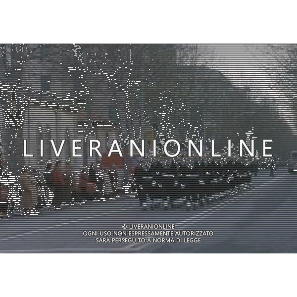 DICEMBRE 1983 NERVI-AUTOSTRADA LA SPEZIA-GENOVA UN PULMANN DI MILITARI DELLA MARINA ITALIANA CADE DAL VIADOTTO CASTAGNA I MARINAI ANDAVANO AD ASSISTERE ALLA PARTITA JUVENTUS-INTER 35 MORTI E 3 SOPRAVISSUTI NELLA FOTO I FUNERALI DEI 35 MARINAI MORTI NELLO SCHIANTO SUL VIADOTTO CASTAGNA AG ALDO LIVERANI SAS