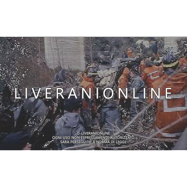 18-12-1983 NERVI-AUTOSTRADA LA SPEZIA-GENOVA UN PULMANN DI MILITARI DELLA MARINA ITALIANA CADE DAL VIADOTTO CASTAGNA I MARINAI ANDAVANO AD ASSISTERE ALLA PARTITA JUVENTUS-INTER 35 MORTI E 3 SOPRAVISSUTI NELLA FOTO IL PULMANN E I SOCCORSI TRA LE LAMIERE DEL MEZZO AG ALDO LIVERANI SAS