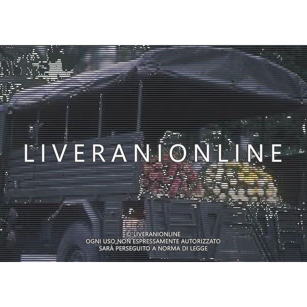 DICEMBRE 1983 NERVI-AUTOSTRADA LA SPEZIA-GENOVA UN PULMANN DI MILITARI DELLA MARINA ITALIANA CADE DAL VIADOTTO CASTAGNA I MARINAI ANDAVANO AD ASSISTERE ALLA PARTITA JUVENTUS-INTER 35 MORTI E 3 SOPRAVISSUTI NELLA FOTO I FUNERALI DEI 35 MARINAI MORTI NELLO SCHIANTO SUL VIADOTTO CASTAGNA AG ALDO LIVERANI SAS